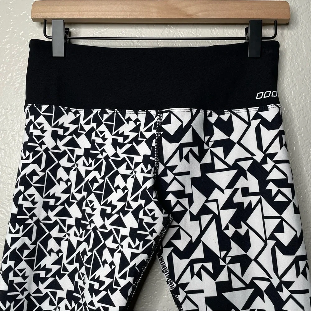 Lorna Jane Leggings Geometric Pattern Black & White Activewear Workout - Picture 3 of 13